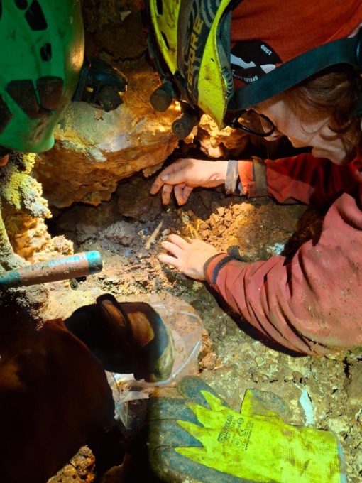 Nuove scoperte nella Grotta Vittorio Vecchi: tracce di riti e sepolture preistoriche