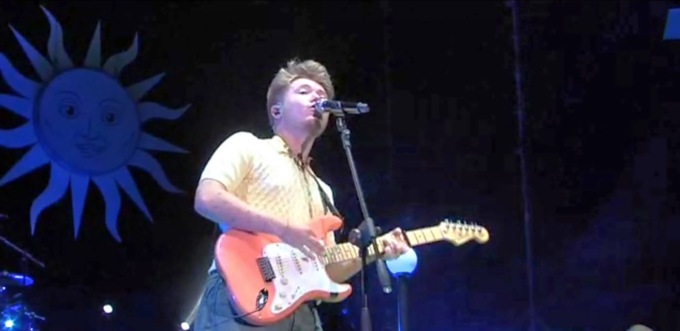 L’Arena del Mare in delirio per Alfa. Le immagini e le interviste