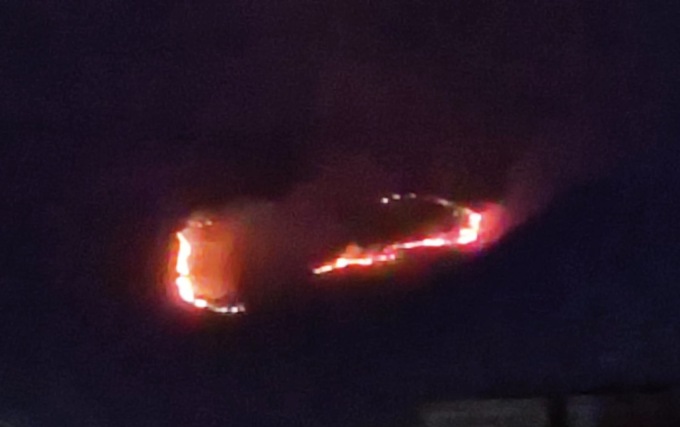 Brucia ancora la montagna