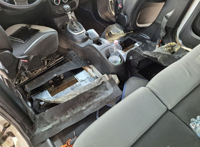 Fermato in auto con 18 chili di droga