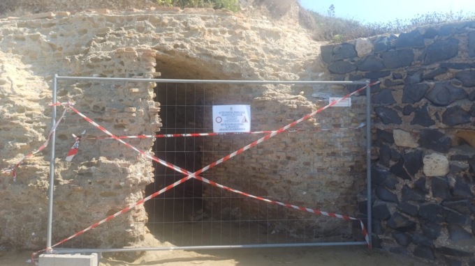 Sgomberate e chiuse le “Grotte”