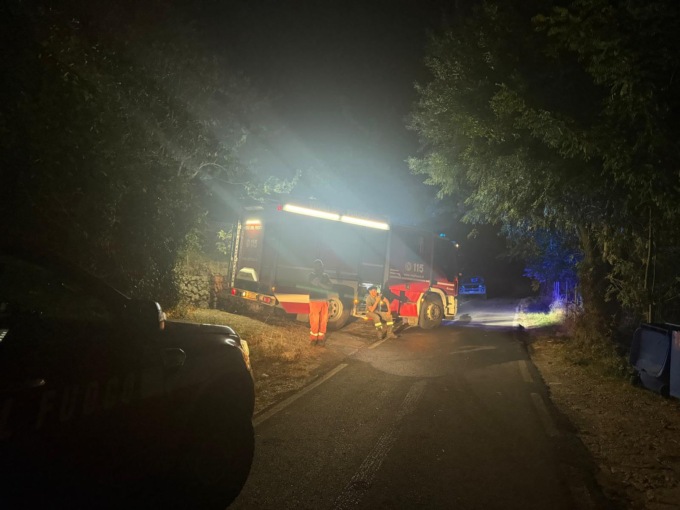 Incendi, da questa mattina in azione anche i mezzi aerei