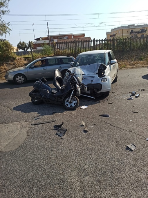 Scontro tra scooter e auto. Un 40enne di Terracina elitrasportato al San Camillo