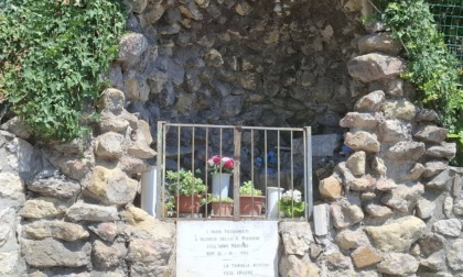 Rubata la statua della Madonna di Lourdes dal parco giochi