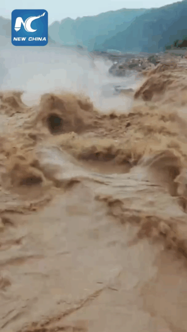 Cina: ammiriamo il magnifico panorama delle cascate di Hukou a nord