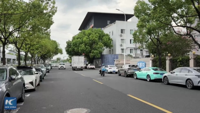 Cina: Shanghai inaugura servizi commerciali di robotaxi