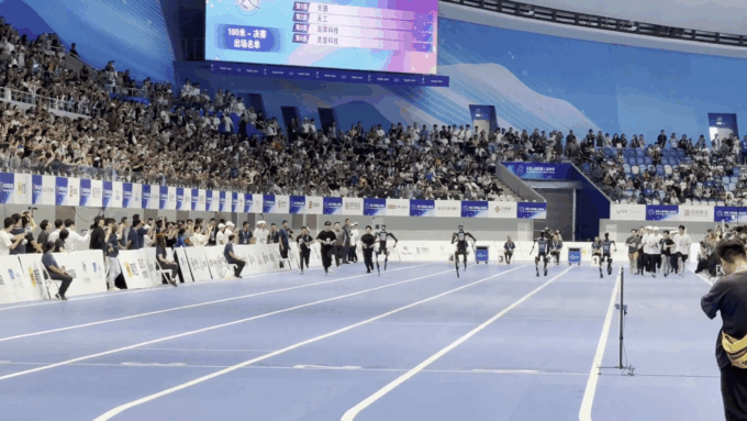 Cina: record di 21,50 secondi per il “robot volante”