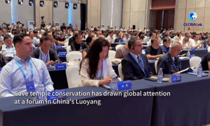 Cina: villaggio dello Xinjiang squilla con le note degli strumenti musicali etnici