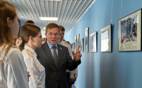 Russia: mostra di foto celebra 80mo anniversario vittoria in Guerra mondiale antifascista (1)