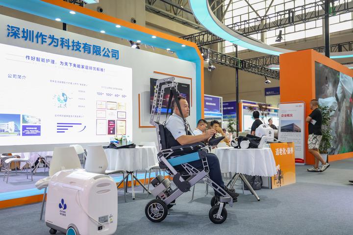 Cina: Chongqing, prodotti per assistenza ad anziani a WSIE 2025 (1)