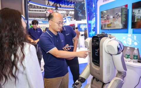 Cina: Chongqing, prodotti per assistenza ad anziani a WSIE 2025 (2)