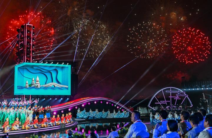 Cina: cerimonia di apertura della stagione culturale e artistica del fiume Yangtze a Wuhan (2)