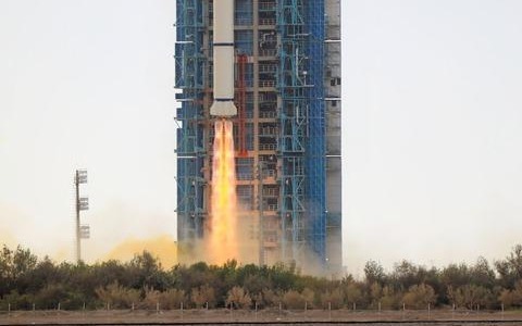 Cina: lancia con successo satellite di prova per tecnologia Internet satellitare