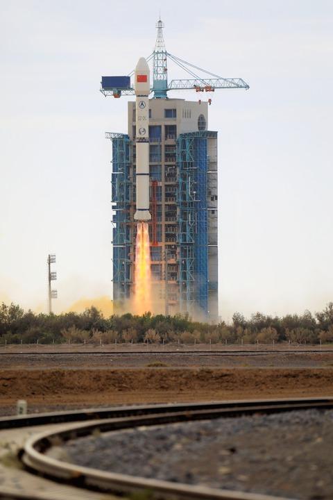 Cina: lancia con successo satellite di prova per tecnologia Internet satellitare