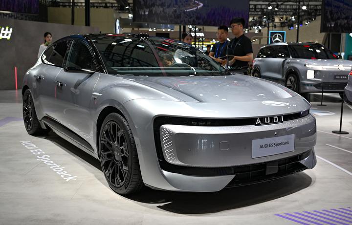Cina: apertura del 2025 World New Energy Vehicle Congress a Haikou