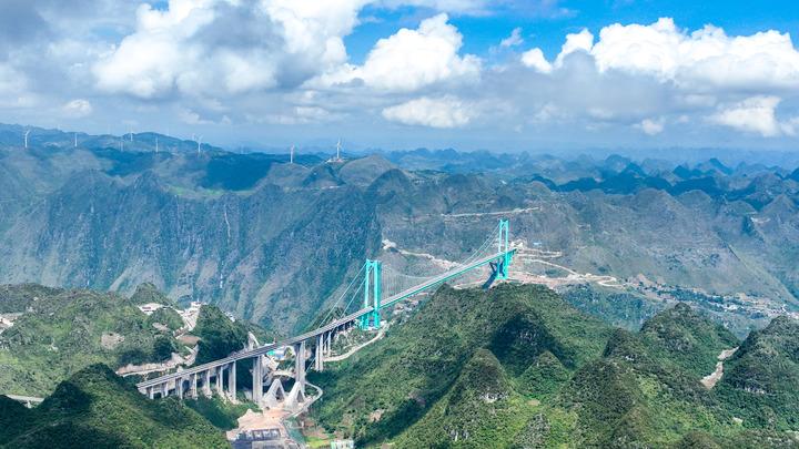 Cina: il ponte più alto del mondo apre al traffico nel Guizhou
