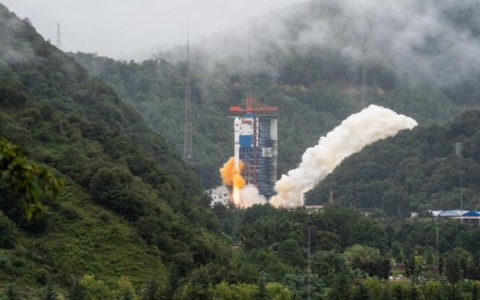 Cina: lancia con successo due nuovi satelliti di prova