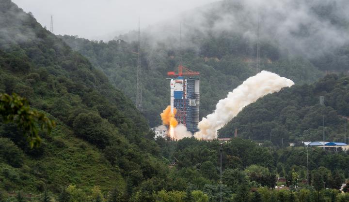 Cina: lancia con successo due nuovi satelliti di prova