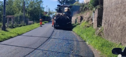 Asfaltatura della SP148 e la messa in sicurezza del Campo Sportivo, iniziati i lavori