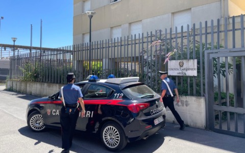 Picchia e maltratta la compagna, arrestato un uomo di 41 anni