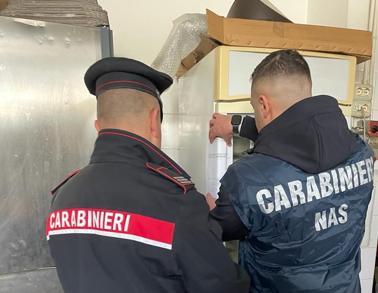 Carenze igienico-sanitarie, chiuso locale della movida