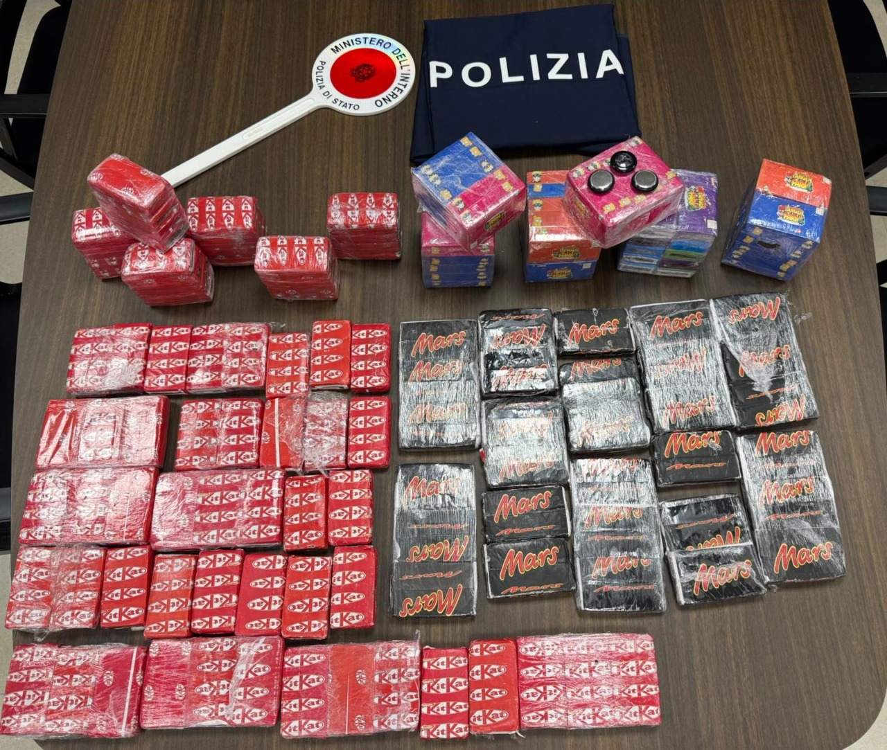 Sequestrati 15 kg di droga, un arresto