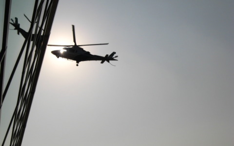 Atterraggio di emergenza per un elicottero dell’Esercito Italiano