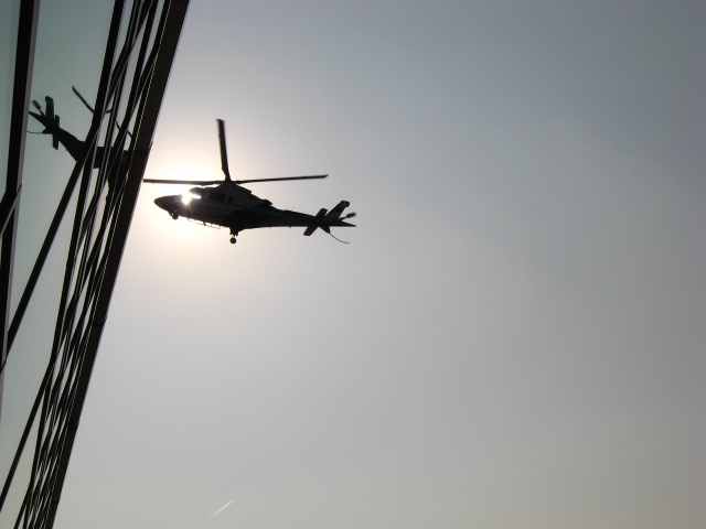 Atterraggio di emergenza per un elicottero dell’Esercito Italiano