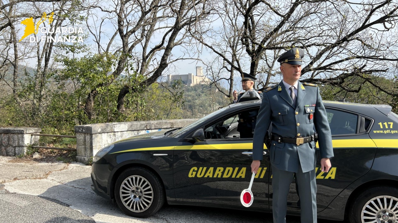 Patente falsa, denunciato 25enne pakistano