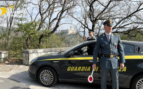 Patente falsa, denunciato 25enne pakistano