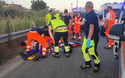 Investiti due pedoni, uno è grave. Trovata droga nella scarpa