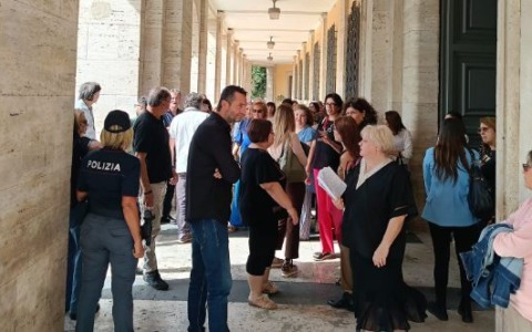 Sit in e assembla dei dipendenti comunali, verso lo stato agitazione