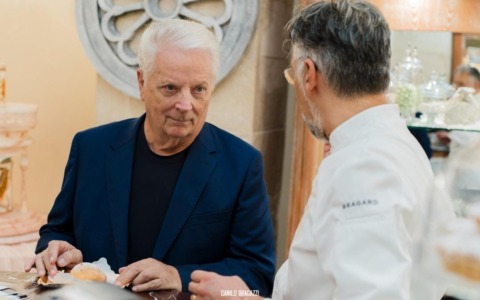 Iginio Massari in visita a Giovinazzo: omaggio alla Puglia