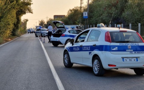 Ubriaco alla guida causa incidente: denunciato e patente sospesa