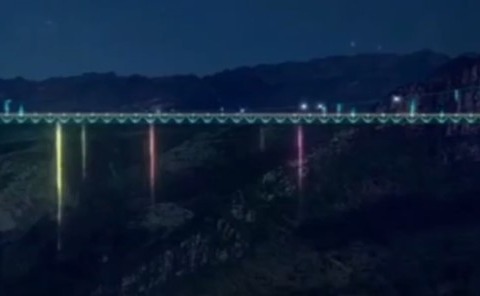 Cina: ponte in costruzione più alto del mondo presenta spettacolo di luci in stile cascata