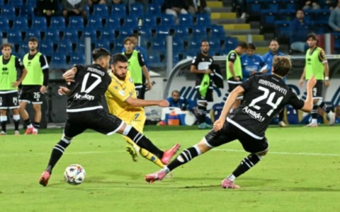 Frosinone scatenato, supera 3-1 il Cesena ed e’ primo in classifica