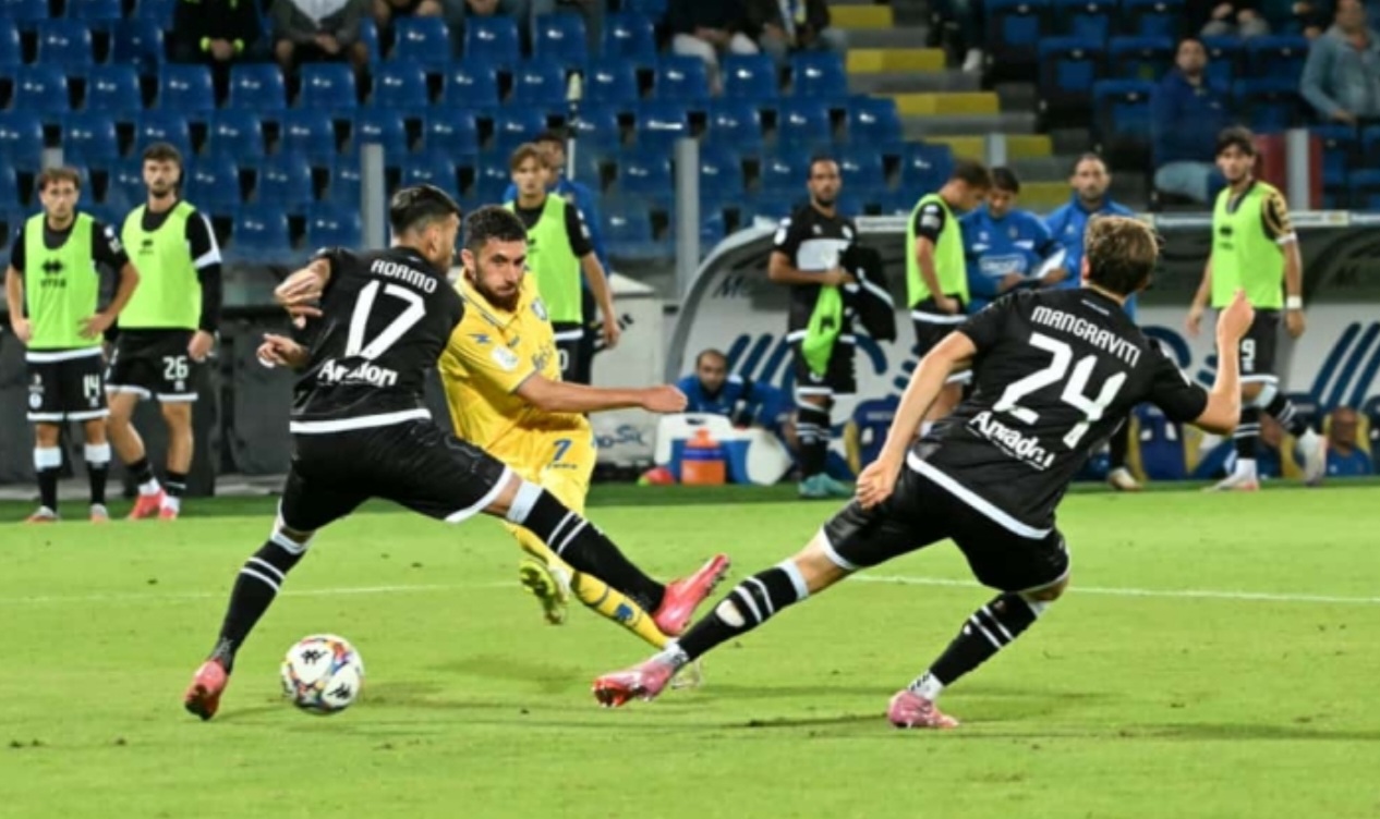 Frosinone scatenato, supera 3-1 il Cesena ed e’ primo in classifica
