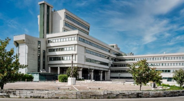 Ragazzo trovato in fin di vita davanti casa e morto in ospedale, aperta un’inchiesta