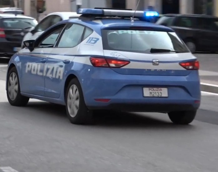 Minaccia un uomo puntandogli un coltello alla gola, denunciato