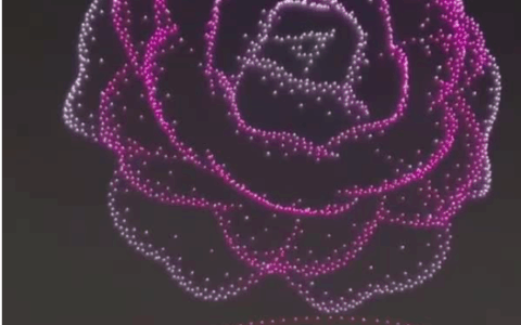 Cina: migliaia di droni illuminano il cielo notturno di Chongqing