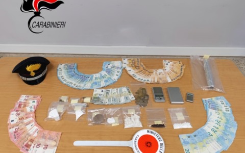47enne arrestata per spaccio, in casa cocaina e crack