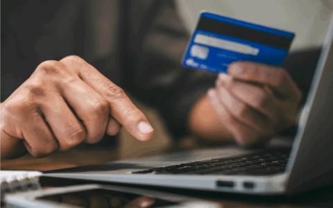 Cina: registra solida crescita di pagamenti online nei mesi estivi