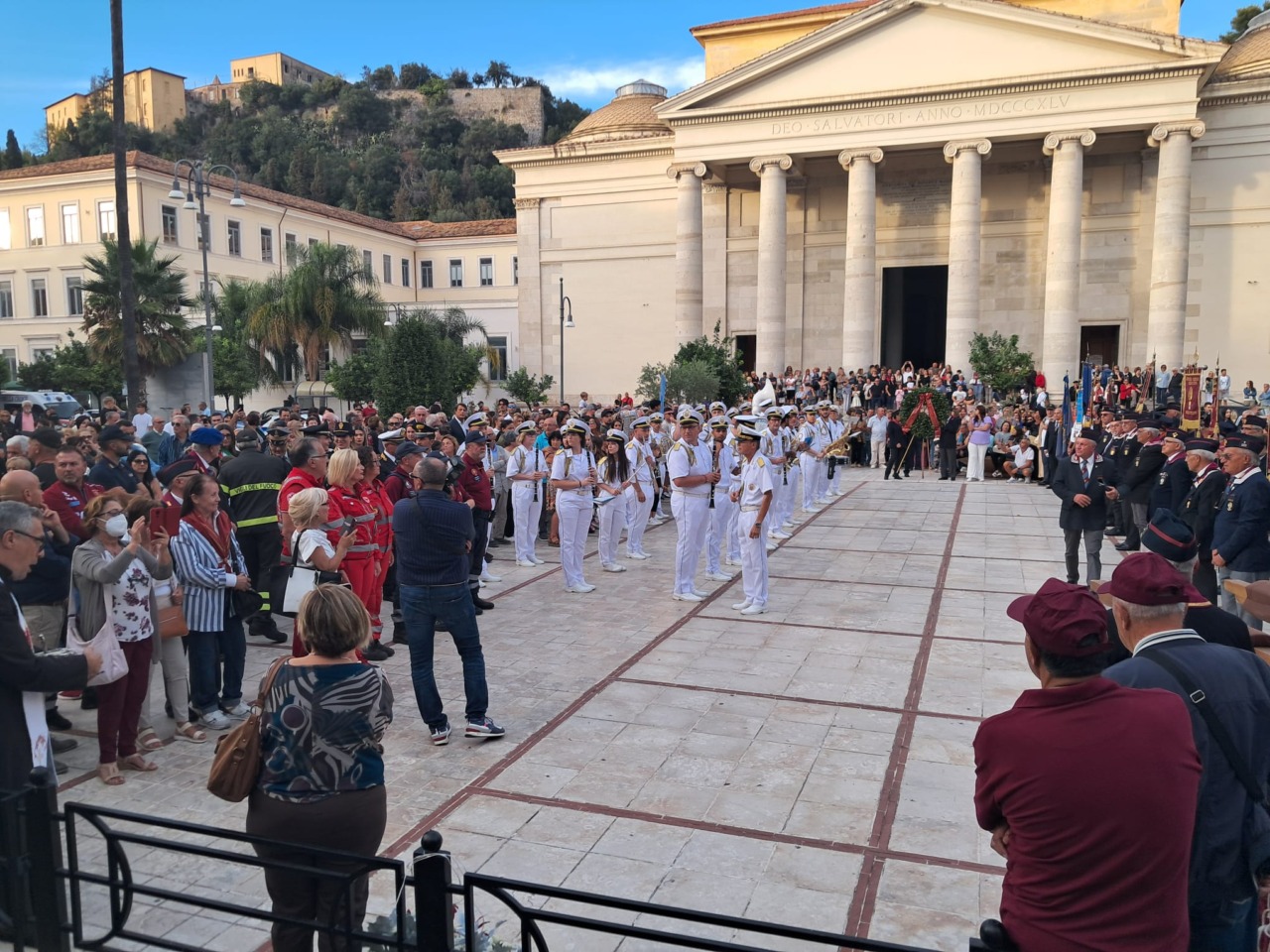 L’A.N.P.S. consegna la statua di S.Michele Arcangelo alla Chiesa del SS Salvatore