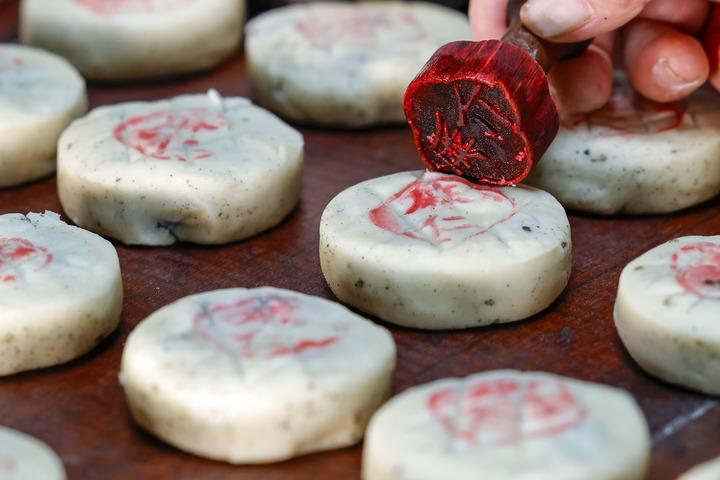 Cina: torte lunari in stile Huizhou per la Festa di metà autunno nell’Anhui