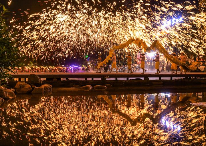 Cina: vacanze per Giornata nazionale danno impulso a economia (1)