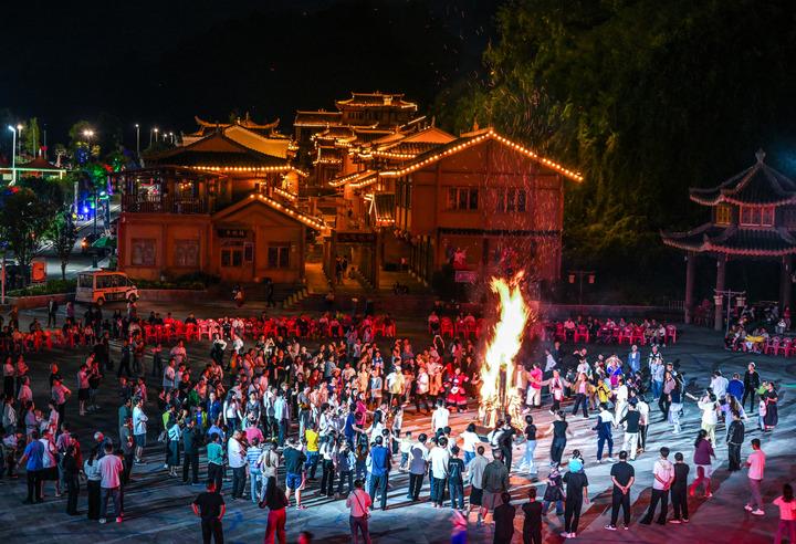 Cina: vacanze per Giornata nazionale danno impulso a economia (3)