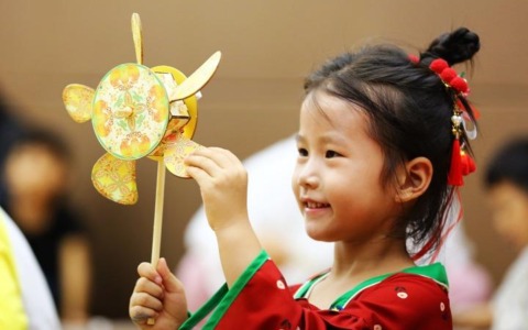 Cina: popolazione celebra Festa di metà autunno (2)