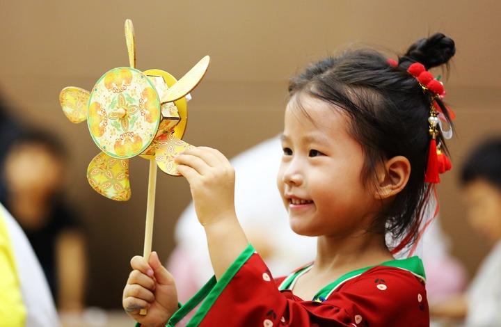 Cina: popolazione celebra Festa di metà autunno (2)