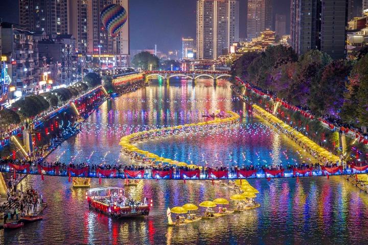 Cina: vacanze per Giornata nazionale, Festa di metà autunno (3)