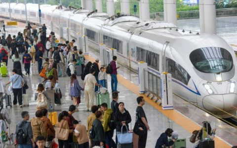 Cina: corsa ai viaggi per rientri alla fine delle vacanze (1)